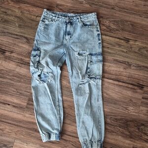 💙 Forever 21 -  Stylish Distressed Light Wash Jeans Cuffed Ankles